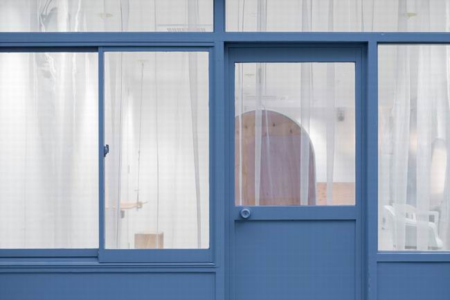 干净清澈的无界限理发店