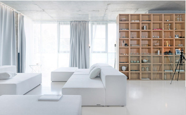 纯白色的极简空间